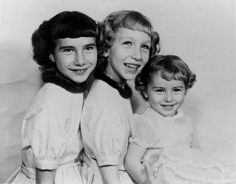 Eileen, Carol and Ginni on piano bench.jpg 42.5K